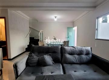 Casa · 91m² · 3 Quartos · 2 Vagas · Casa com 3 quartos sendo 1 suíte disponível para venda no Bairro Jardim Karaíba em Uberlândia -MG