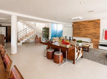 Casa · 220m² · 5 Quartos · 3 Vagas · Casa alto padrão para locação, frente ao canal na Barra da Lagoa, 5 suítes, totalmente mobiliada.