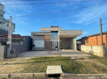 Casa · 180m² · 3 Quartos · 1 Vaga · Casa Padrão no Bairro Urussanguinha