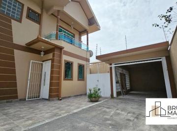 Casa · 170m² · 3 Quartos · 2 Vagas · 15 minutos de caminhada até a praia!