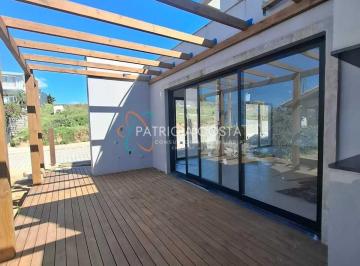 Casa · 117m² · 3 Quartos · 1 Vaga · Casa Alto Padrão no Bairro Ferraz em Garopaba-SC