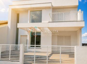 Casa · 185m² · 4 Quartos · 2 Vagas · Casa Alto Padrão com 4 Dormitórios à Venda no Ambrósio - Garopaba/SC