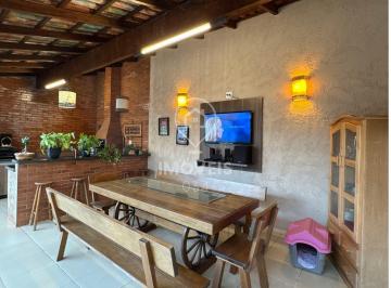 Casa · 245m² · 3 Quartos · 2 Vagas · Casa Alto Padrão à Venda no bairro Guilhermina Vieira Chaer