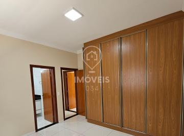 Casa · 214m² · 3 Quartos · 2 Vagas · Casa Alto Padrão à venda no bairro Bouganville