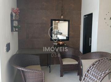 Casa · 120m² · 2 Quartos · 3 Vagas · Casa à venda no bairro Vila Rica - Araxá/MG