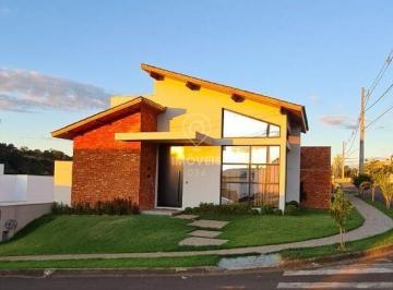 Casa · 230m² · 3 Quartos · 2 Vagas · Casa no Condomínio Villagio I em Araxá-MG