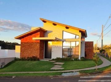 Casa · 230m² · 3 Quartos · 2 Vagas · Casa no Condomínio Villagio I em Araxá-MG