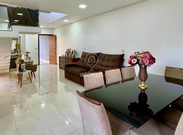 Casa · 182m² · 5 Quartos · 2 Vagas · Casa Sobrado disponível para venda no Centro em Araxá-MG