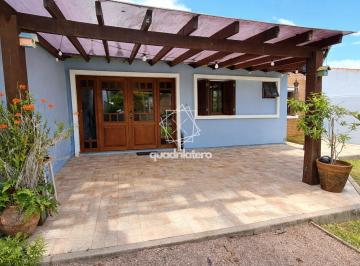 Casa · 105m² · 1 Quarto · 1 Vaga · Casa estilo europeu com amplo pátio no Recanto de Portugal!