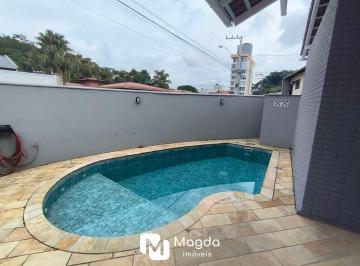 Casa · 236m² · 3 Quartos · 2 Vagas · Casa Alto Padrão com Piscina à Venda – Bairro Velha | Blumenau/SC