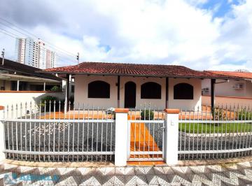 Casa · 140m² · 4 Quartos · 2 Vagas · CASA ALVENARIA - 4 DORMITORIOS - BAIRRO AGUA VERDE -  TODA MURADA, COM ÁREA DE FESTAS