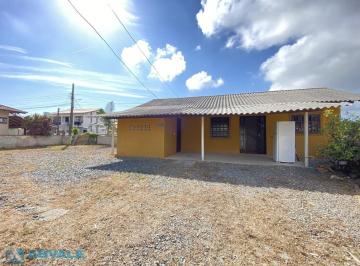Casa · 60m² · 2 Quartos · 1 Vaga · Casa de Alvenaria Sozinha no Terreno - Amplo Espaço de Jardim