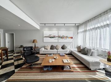 Apartamento · 225m² · 4 Quartos · 1 Vaga ·
Apartamento pronto para morar à venda em Copacabana.