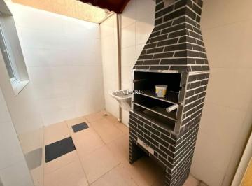 Casa · 60m² · 2 Quartos · 1 Vaga · Sobrado de condomínio com 2 dormitórios e churrasqueira, 1 vaga – Praia Grande/SP (Tude Bastos)
