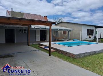 Casa · 107m² · 3 Quartos · 1 Vaga · C76 - Excelente residência com piscina a apenas 300 metros do mar