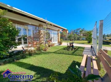 Casa · 110m² · 2 Quartos · 1 Vaga · C1008 - Belíssima residência com 750 m² de área no Centro de Imbé