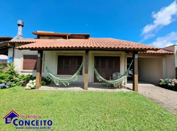 Casa · 148m² · 3 Quartos · 1 Vaga · C1001 - Excelente imóvel com 03 dormitórios localizado a 120 metros do mar