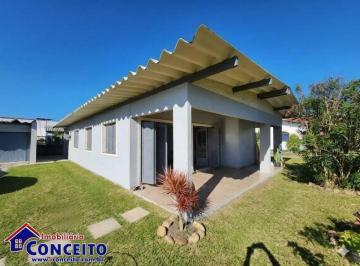 Casa · 127m² · 4 Quartos · 1 Vaga · C675 - Ótima residência com 04 dormitórios localizada a apenas 100 m do mar