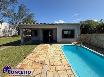 Casa · 180m² · 5 Quartos · C334 - Excelente residência com 04 dormitórios a apenas 200 m do mar