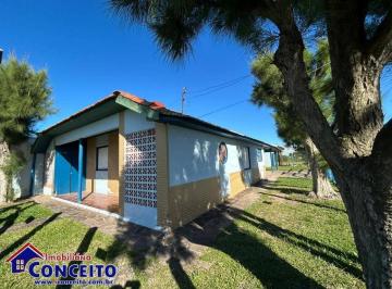 Casa · 132m² · 4 Quartos · 1 Vaga · C210 - Ótima residência de esquina com 04 dormitórios a apenas 200 m do mar