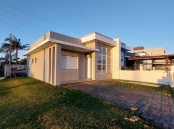 Casa · 60m² · 2 Quartos · C1034 - Excelente residência localizada na região Central de Imbé
