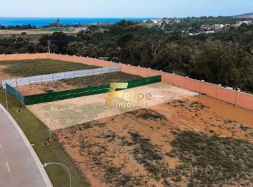 Foto 01 · ESPAÇOSO TERRENO MEDINDO 675,40 M2 DE ÁREA PRIVATIVA, À VENDA EM CONDOMÍNIO DE LUXO, PEROCÃO, GUARAP