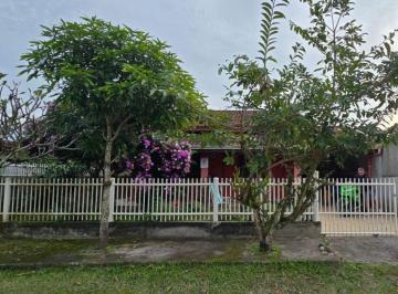 Casa de 3 quartos, Itapoá · Casa no Cambiju com 3 quartos, 1 suíte e churrasqueira, face leste a 500m do mar