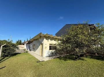 Foto 01 · Imperdível: Casa à venda em Gaspar-SC, bairro Figueira, 3 quartos, 2 salas, 2 banheiros, 117m² de ár