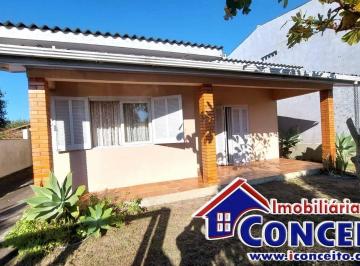 Casa · 147m² · 4 Quartos · 1 Vaga · C81 - Belíssima residência a 200 metros do mar em ótima localização