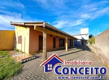 Casa · 190m² · 5 Quartos · C339 - Ótimo imóvel com 02 kitnets localizado a 50m do mar em Mariluz