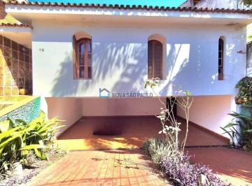 Casa · 239m² · 2 Quartos · 3 Vagas · Casa de Vila, térrea à venda, com quintal maravilhoso, entrada lateral, no Planalto Paulista!