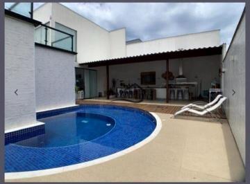 Casa · 300m² · 4 Quartos · 3 Vagas · Maravilhosa casa 4 suítes moderna no condomínio Monan Grande no Badu/Niterói.