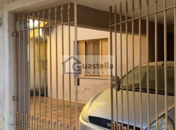 Casa · 111m² · 2 Quartos · 2 Vagas · Casa antiga para reformar com terreno especial. Ótima Localização!