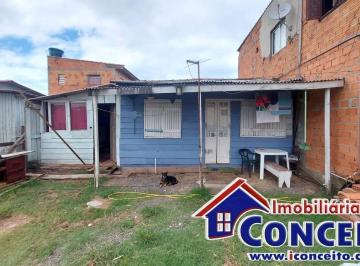 Casa · 40m² · 2 Quartos · C37 - Residência de madeira com 2 dormitórios em região de moradores