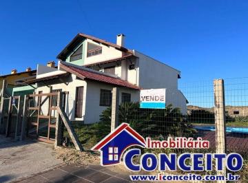 Casa · 172m² · 4 Quartos · 1 Vaga · C614 - Excelente residência a 20 metros do mar no Centro de Imbé/RS
