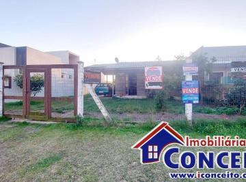 Casa · 70m² · 2 Quartos · 1 Vaga · C1012 - Residência de madeira em ótima localização em Imbé