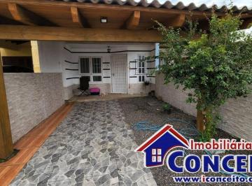 Casa · 80m² · 2 Quartos · 1 Vaga · G1043 - Residência localizada em região de moradores no Centro de Imbé/RS