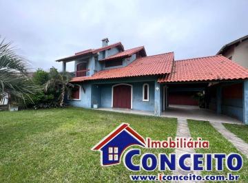 Casa · 225m² · 3 Quartos · 1 Vaga · C1084 - Ótima residência localizada a 150 metros do mar no Centro de Imbé