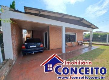 Casa · 160m² · 2 Quartos · 2 Vagas · C832 - Ótima residência de esquina localizada no balneário Mariluz