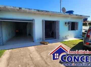 Casa · 116m² · 2 Quartos · 1 Vaga · C204 - Residência localizada em região de moradores no balneário Albatroz