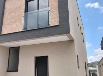 Casa de 3 quartos, Santana de Parnaíba · Casa de 150 m² com 3 quartos em venda em Chácara Jaguari