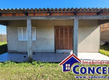 Casa · 60m² · 2 Quartos · C205 - Residência de esquina em região tranquila no balneário Marisul