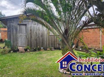 Casa · 45m² · 2 Quartos · 2 Vagas · C148 - Residência de madeira com 45m² localizada em Albatroz