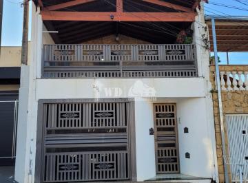 Casa · 137m² · 3 Quartos · 1 Vaga · Lindo sobrado com sacada, duas suítes e área gourmet