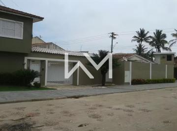 Casa · 130m² · 3 Quartos · 2 Vagas · Casa na Praia da Enseada a 50m do mar em condomínio fechado!