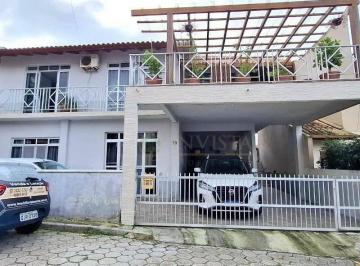 ea48671fd37f2c0ba95b9e46ca51cafb7e9c0240 · Casa com 2 quartos para Alugar na Praia do Santinho, em Florianópolis.