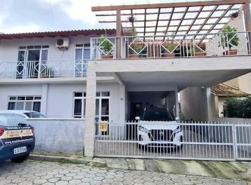 1a42d8b710ea3b83f6b6636616d9b0a184ef5164 · Casa com 2 quartos para Alugar na Praia do Santinho, em Florianópolis.