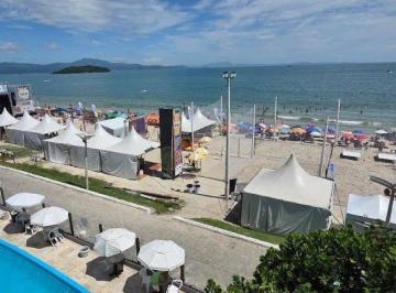 13deb291aac7e1eb2fc20c7aaa87588acea905bd · Apartamento pé na Areia com 2 vagas de garagem em Canasvieiras, Florianópolis.