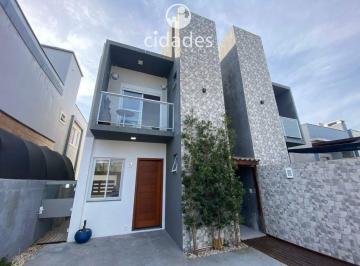 Casa · 110m² · 3 Quartos · 1 Vaga · Aluguel de sobrado de 3 dormitórios (suíte) com garagem no Rio Vermelho, Florianópolis