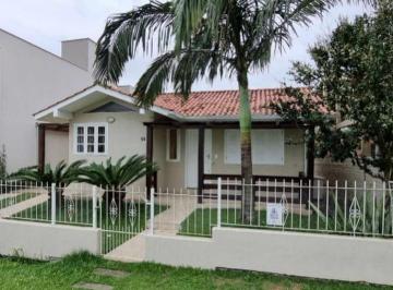 Casa · 80m² · 2 Quartos · 2 Vagas · Casa térrea com pátio individual no Village, Garopaba/SC